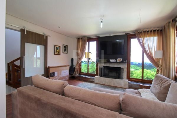 Casa Condominio em Porto Alegre, no bairro Glória, com 3 dormitório(s), e 3 banh