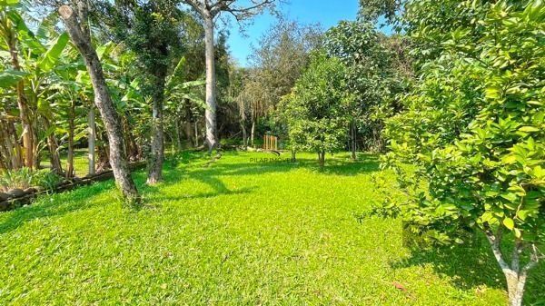 Casa em Porto Alegre, no bairro Nonoai, com 4 dormitório(s), à venda.