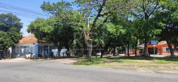 Terreno em Porto Alegre, no bairro Guarujá, à venda.
