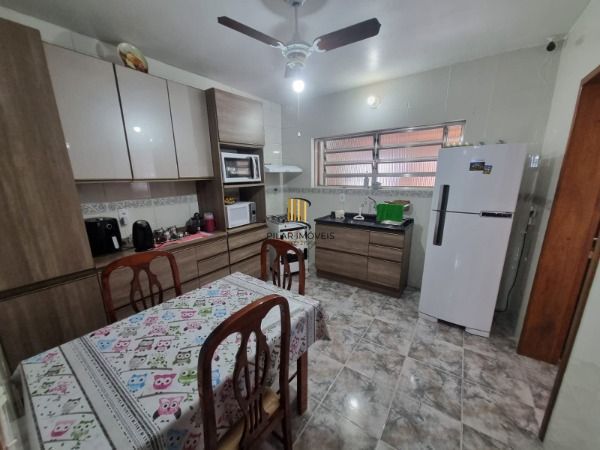 Sobrado em Porto Alegre, no bairro Ponta Grossa, com 4 dormitório(s), e 4 banhei