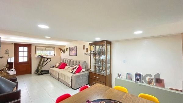 Casa para Venda - 240m², 4 dormitórios, 3 vagas - Nonoai