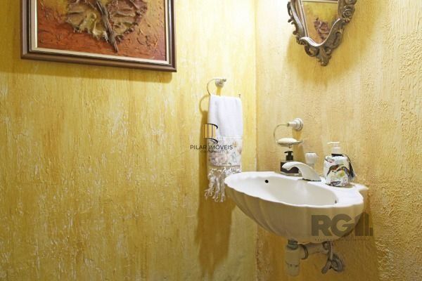 Casa em Porto Alegre, no bairro Floresta, com 3 dormitório(s), e 3 banheiros, à