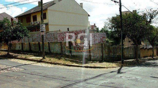 Terreno em Porto Alegre, no bairro Tristeza, à venda.