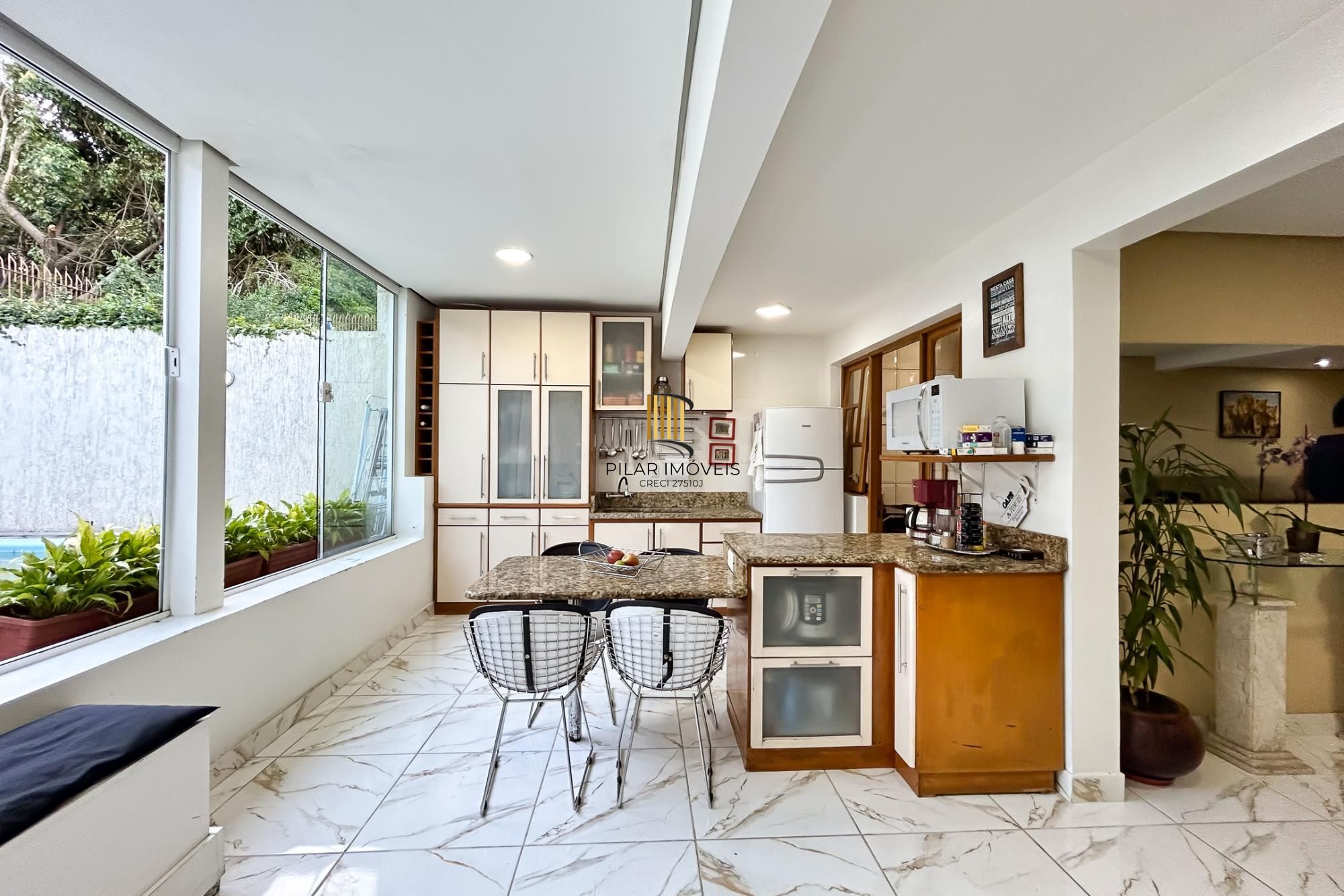 Casa 3 dormitórios no bairro Espírito Santo