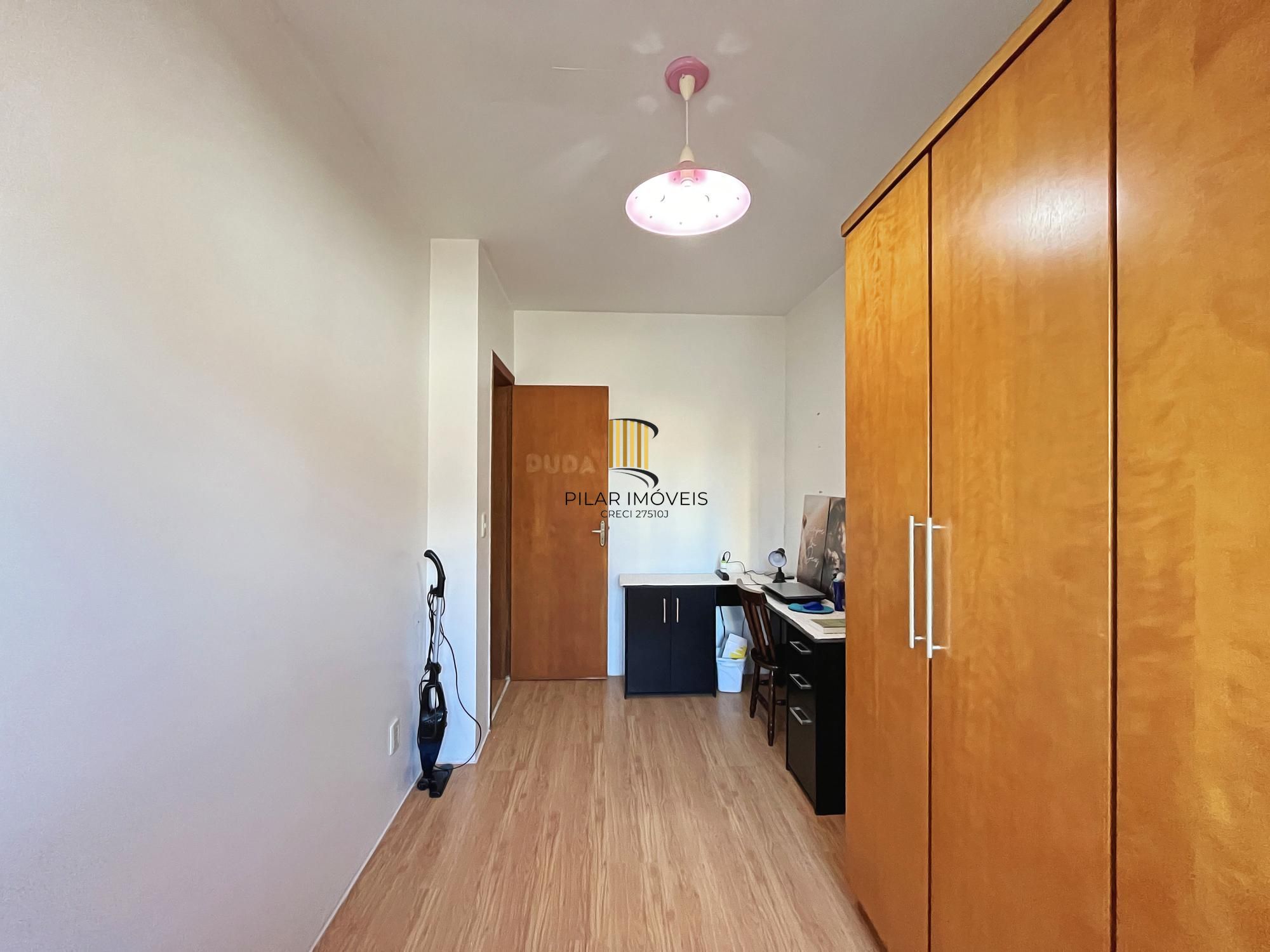 Residência com 4 dormitórios sendo 1 suites no Bairro Guarujá.