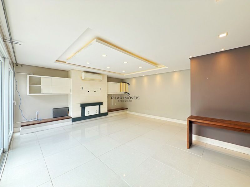 Linda Residência em Condomínio Fechado no Bairro Pedra Redonda.