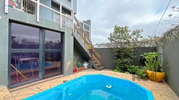 Casa Condominio em Porto Alegre, no bairro Campo Novo, com 3 dormitório(s), e 3 