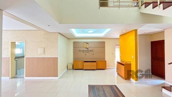 Casa em Porto Alegre, no bairro Nonoai, com 4 dormitório(s), à venda.