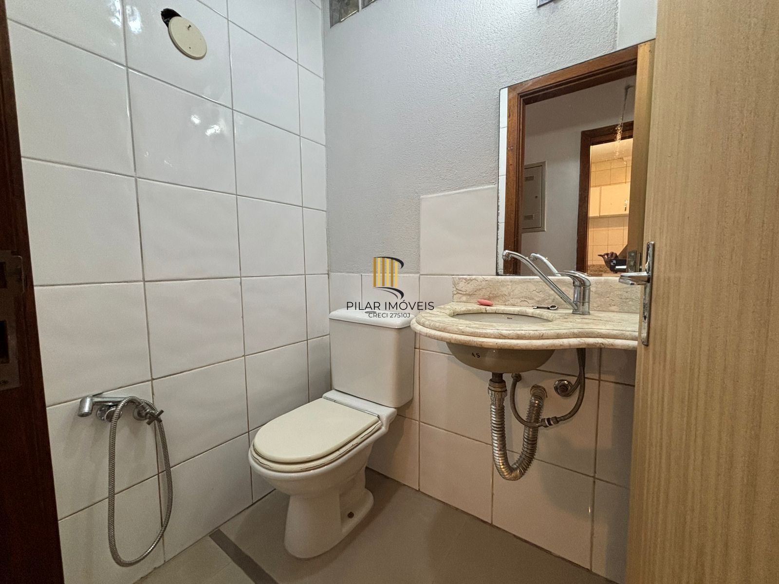 Resodência com 4 dormitórios em condomínio com Energia Solar Privativa.