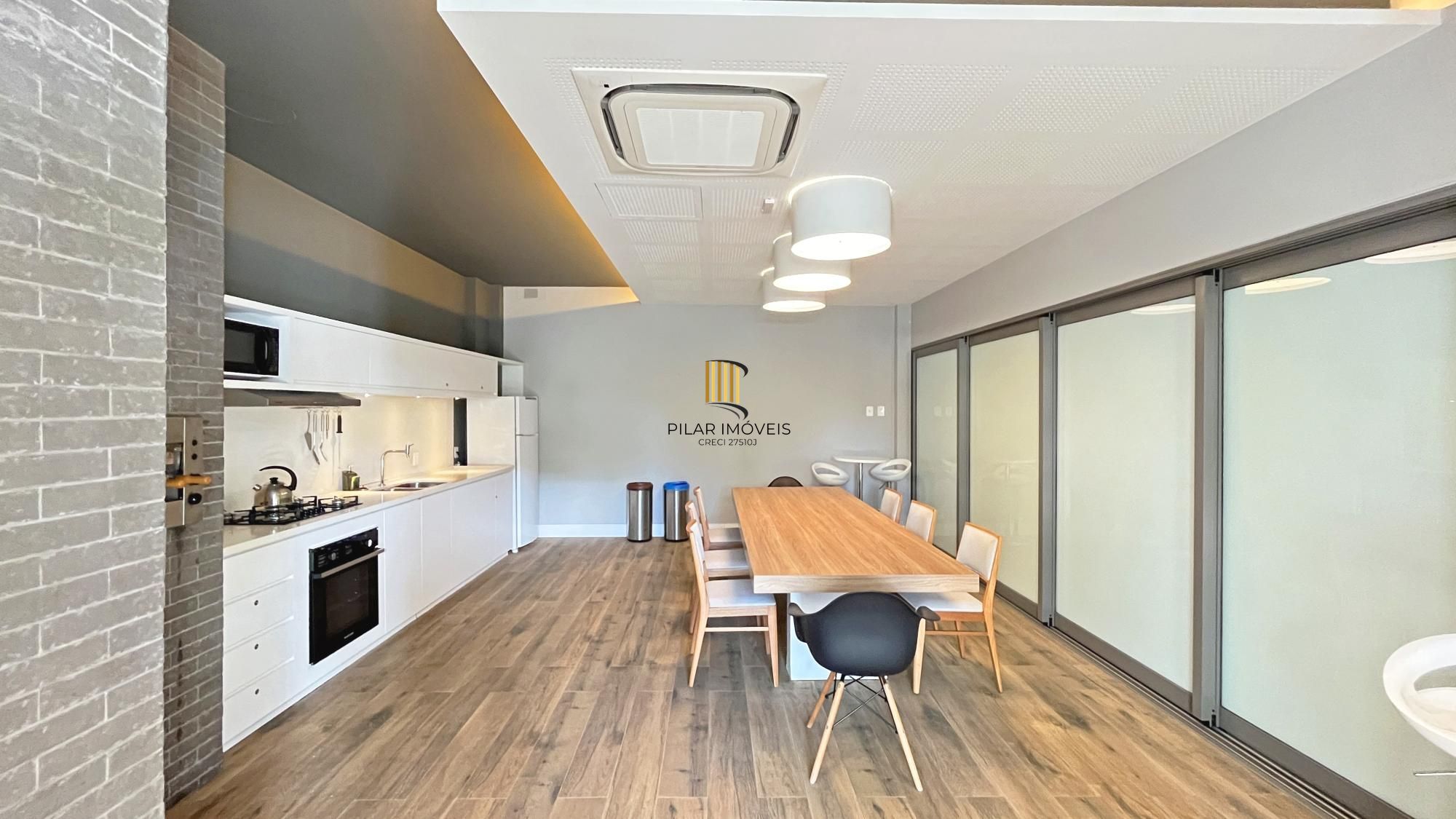 Apartamento NOVO, 100% mobiliado, com 149,84m² de área privativa, 3 suítes e 2 vagas de garagem.