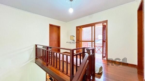 Casa em Porto Alegre, no bairro Tristeza, com 3 dormitório(s), e 3 banheiros, à 