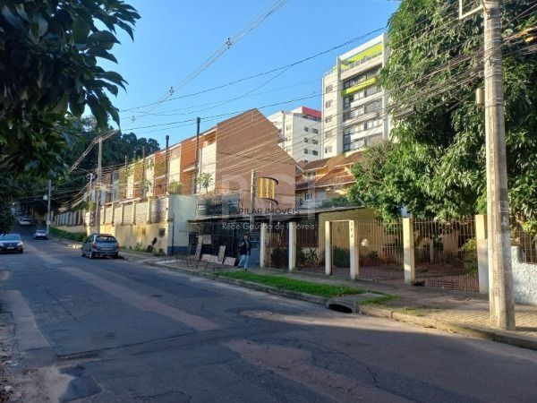 Terreno em Porto Alegre, no bairro Tristeza, à venda.