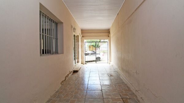 Casa bairro Medianeira, com 3 dormitórios, 2 banheiros, com piscina para venda.