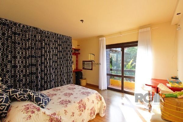 Casa Condominio em Porto Alegre, no bairro Cavalhada, com 4 dormitório(s), e 4 b