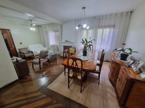 Sobrado em Porto Alegre, no bairro Ponta Grossa, com 4 dormitório(s), e 4 banhei