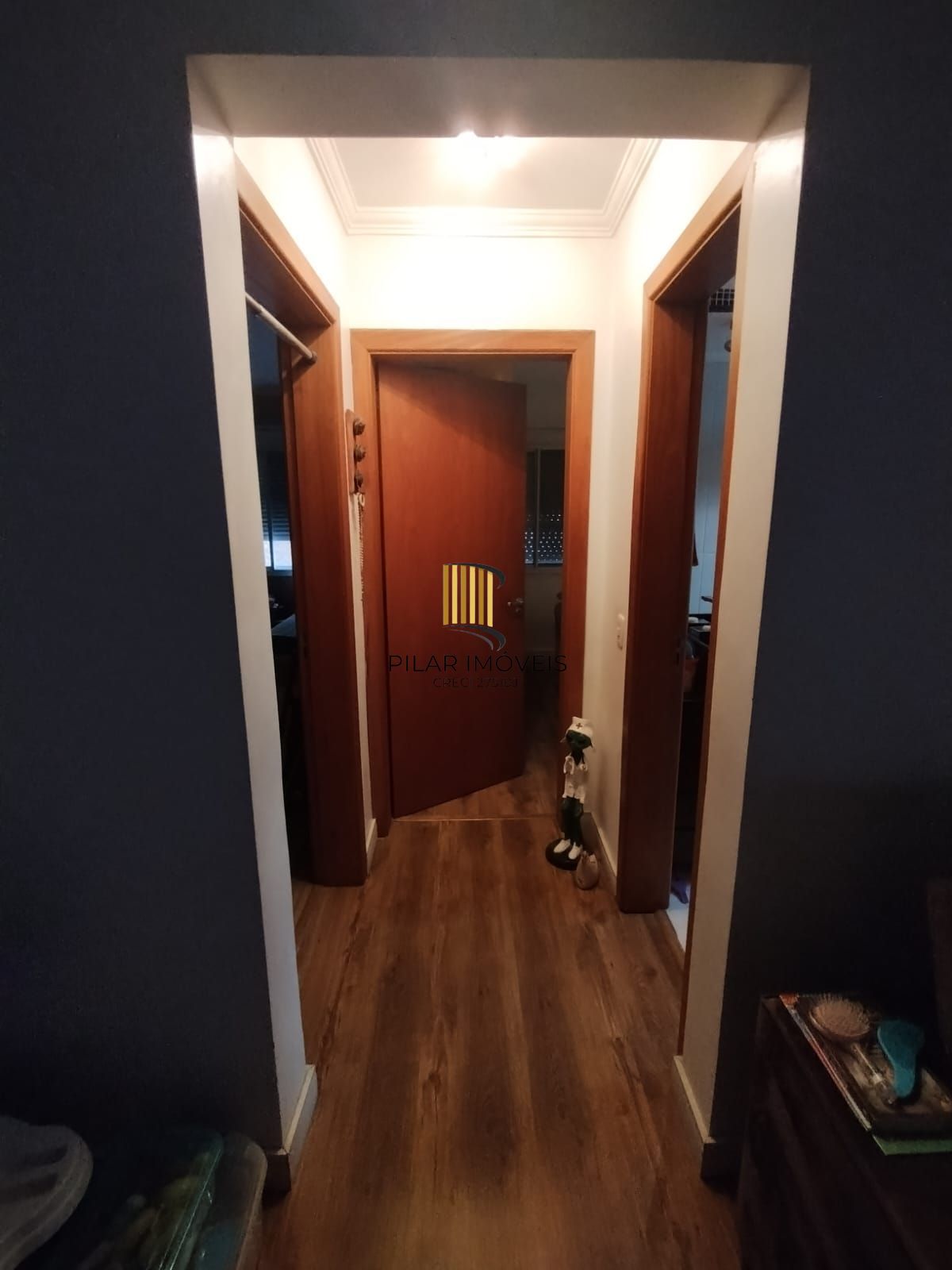 Apartamento 02 quartos, churrasqueira, 01 vaga coberta, bairro Camaquã.