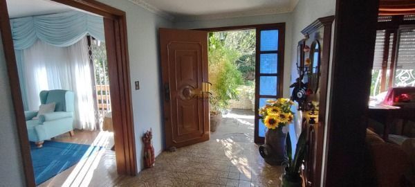 Casa em Porto Alegre, no bairro Jardim Isabel, com 5 dormitório(s), e 5 banheiro