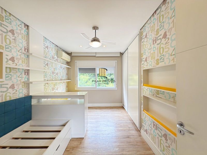 Linda Residência em Condomínio Fechado no Bairro Pedra Redonda.