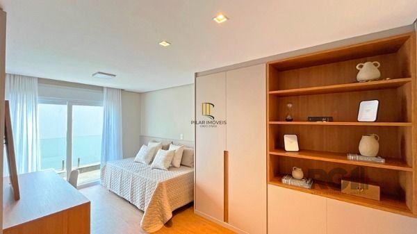 Casa Condominio para Venda - 364m², 3 dormitórios, sendo 3 suites, 2 vagas - Ped