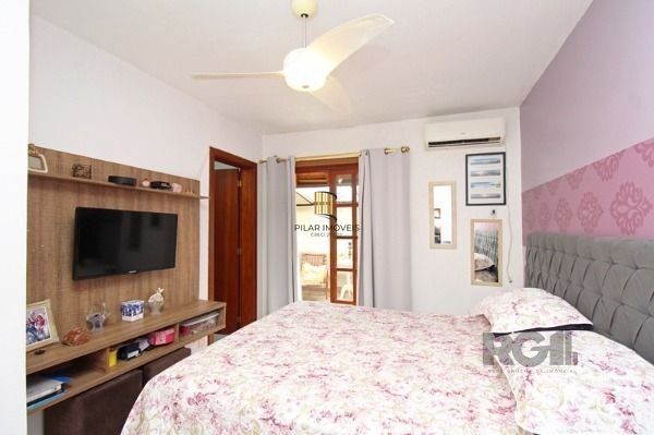 Casa em Porto Alegre, no bairro Guarujá, com 3 dormitório(s), e 3 banheiros, à v