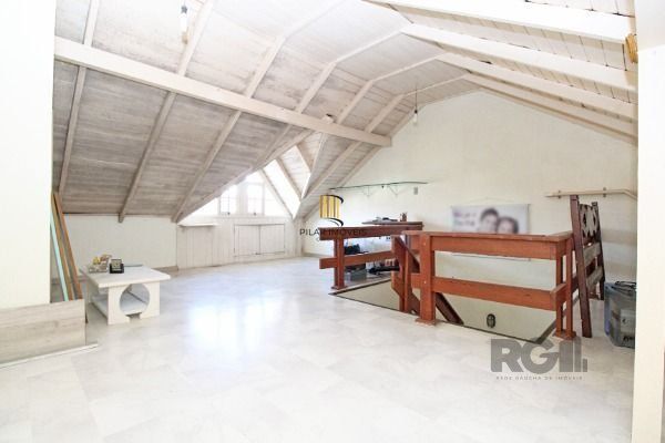 Casa Condominio em Porto Alegre, no bairro Guarujá, com 3 dormitório(s), e 3 ban