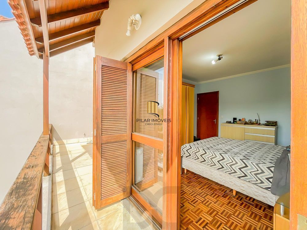 Casa de Condomínio 3 dormitórios no bairro Guarujá