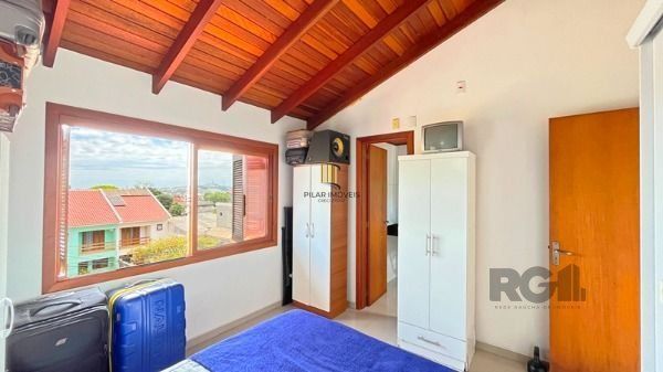 Casa em Porto Alegre, no bairro Tristeza, com 3 dormitório(s), e 3 banheiros, à 