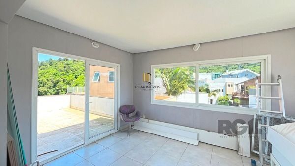 Casa em Porto Alegre, no bairro Aberta dos Morros, com 3 dormitório(s), e 3 banh