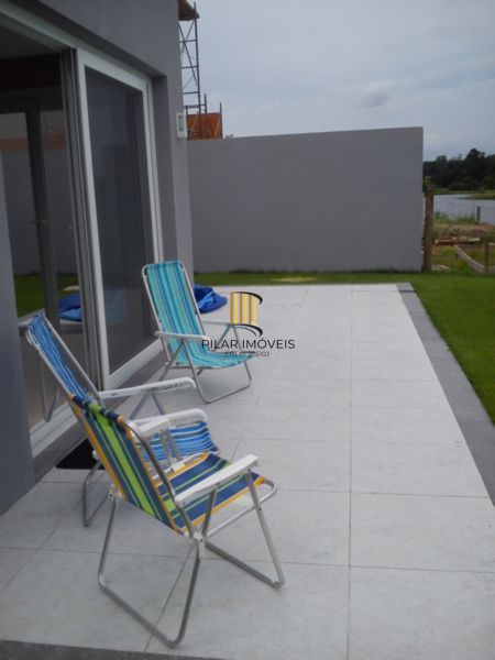 Casa no TerraVille com 3 dormitórios sendo 2 suítes.