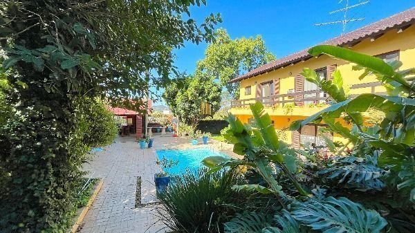 Casa Condominio em Porto Alegre, no bairro Cavalhada, com 4 dormitório(s), e 4 b