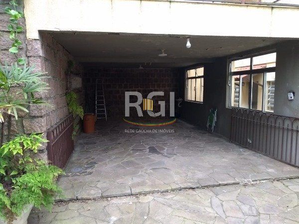 Casa para Venda - 741m², 5 dormitórios, sendo 3 suites, 9 vagas - Espirito Santo