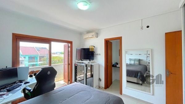 Casa em Porto Alegre, no bairro Tristeza, com 3 dormitório(s), e 3 banheiros, à 