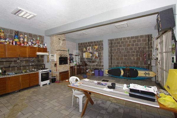 Casa para Venda - 300m², 2 dormitórios, sendo 1 suites, 8 vagas - Nonoai