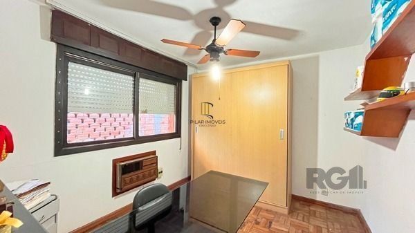 Casa em Porto Alegre, no bairro Tristeza, com 4 dormitório(s), à venda.