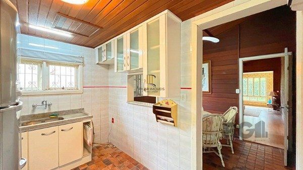 Casa em Porto Alegre, no bairro Ipanema, com 3 dormitório(s), e 3 banheiros