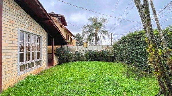 Casa em Porto Alegre, no bairro Ipanema, com 3 dormitório(s), e 3 banheiros