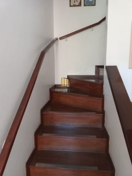 Casa para Venda - 228m², 4 dormitórios, sendo 2 suites, 3 vagas - Medianeira