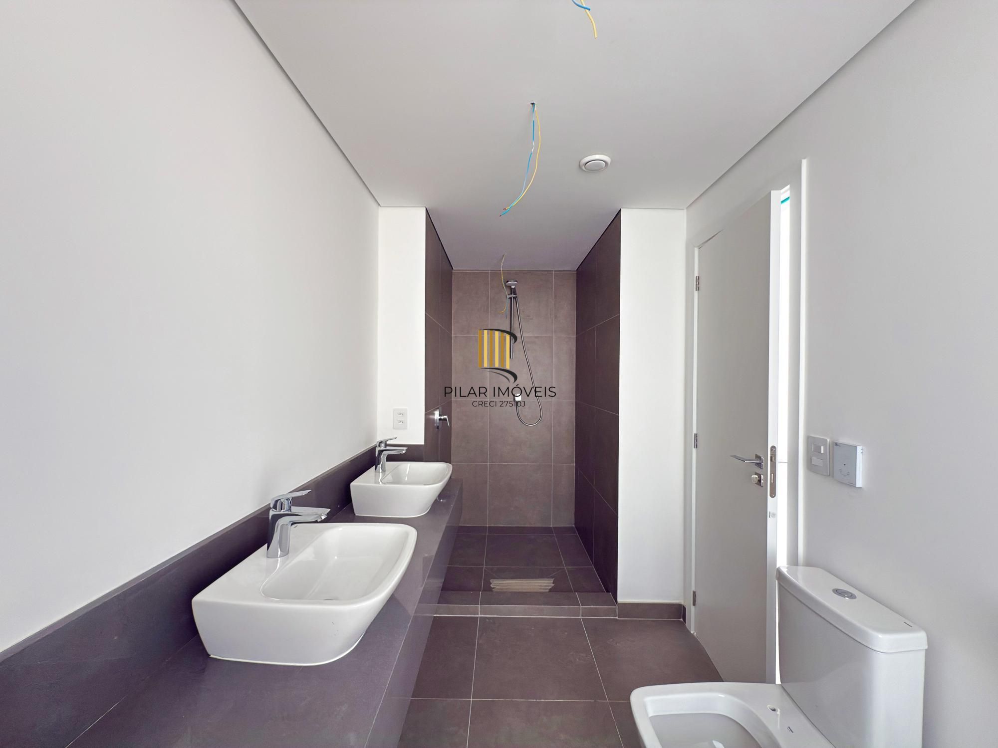 Belíssimo apartamento com 230,6m2, 3 suítes e 4 vagas de garagem. Projeto diferenciado e vista deslumbrante para o pôr do sol do Guaíba.