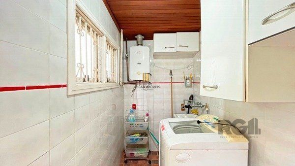 Casa em Porto Alegre, no bairro Ipanema, com 3 dormitório(s), e 3 banheiros