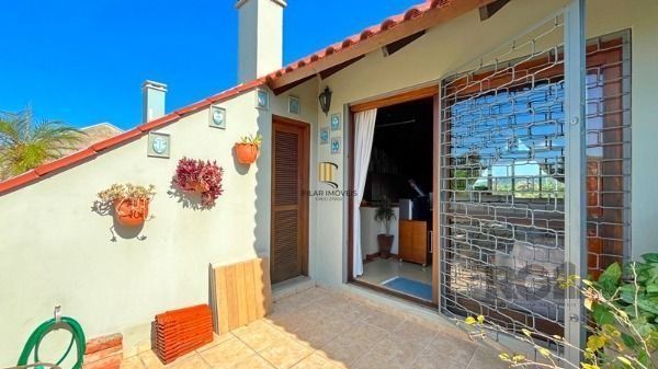 Casa em Porto Alegre, no bairro Ipanema, com 3 dormitório(s), e 3 banheiros, à v