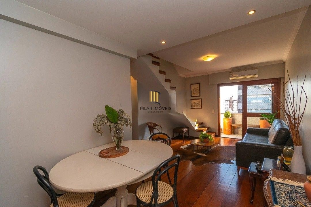 Cobertura ensolarada no coração de Petrópolis — 2 (ou 3) dormitórios + 1 vaga escriturada