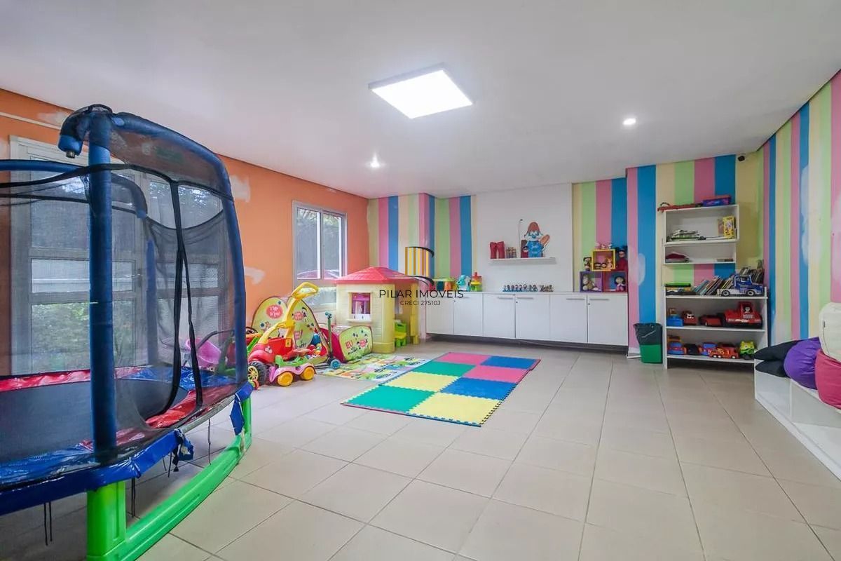 Apartamento 2 dormitórios, com suíte, churrasqueira, e vaga escriturada.