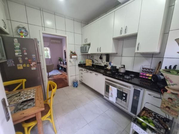 Apartamento em Porto Alegre, no bairro Cristal, com 3 dormitório(s), e 3 banheir