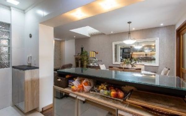 Casa em Porto Alegre, no bairro Ipanema, com 3 dormitório(s), e 3 banheiros, à v