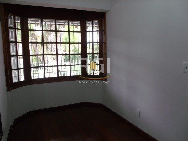 Casa para Venda - 340m², 3 dormitórios, sendo 2 suites, 6 vagas - Jardim Isabel
