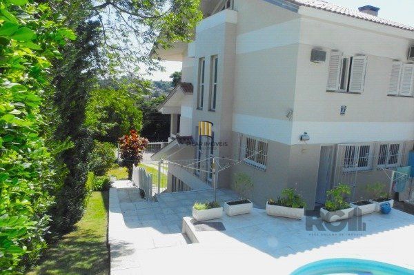 Casa em Porto Alegre, no bairro Espirito Santo, com 3 dormitório(s), e 3 banheir