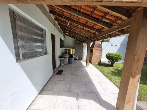 Sobrado em Porto Alegre, no bairro Ponta Grossa, com 4 dormitório(s), e 4 banhei