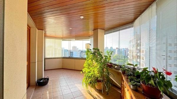 Ótima Cobertura Duplex com 233,00 m² Privativos no Miolo do Bairro Tristeza