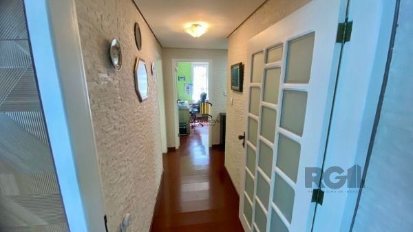 Casa em Porto Alegre, no bairro Vila Assunção, com 3 dormitório(s), e 3 banheiro