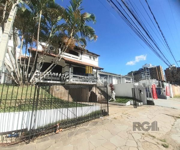 Casa Comercial em Porto Alegre, no bairro Tristeza, à venda.